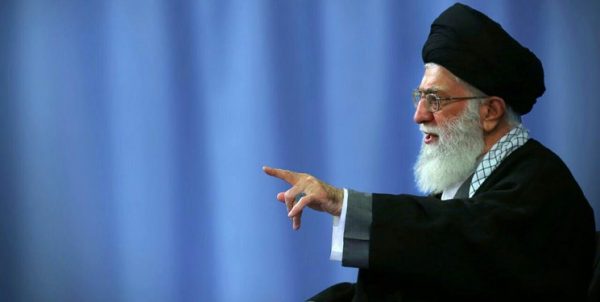 دستور رهبر انقلاب در پی سقوط هواپیمای مسافربری/ لزوم پیگیری تقصیرهای احتمالی و مراقبت از عدم تکرار